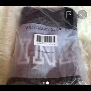 Victoria's Secret Bags - Victoria’s Secret duffle bag Victoria's Secret Bags - Victoria’s Secret duffle bag